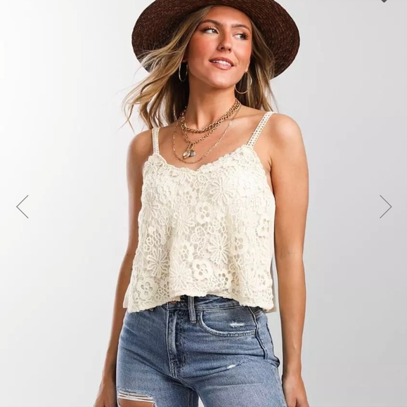 coco + jaimeson Tops - Coco + jaimeson croshe crop top